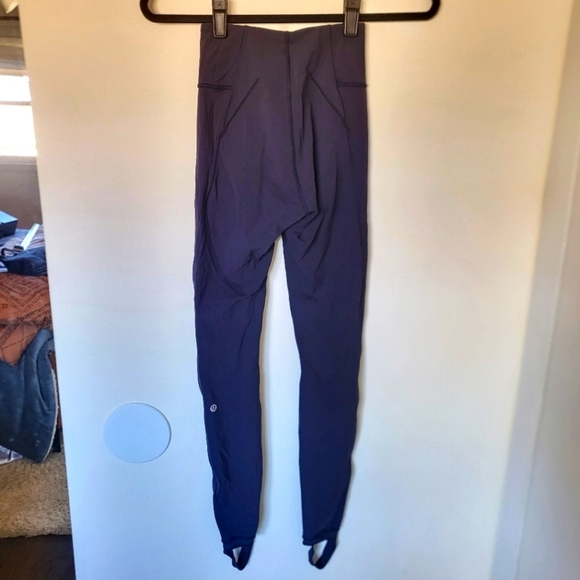 Lululemon Hold On Tight Solid 28'' Midnight Navy Stirrup Leggings Sz 2 - Picture 6 of 16